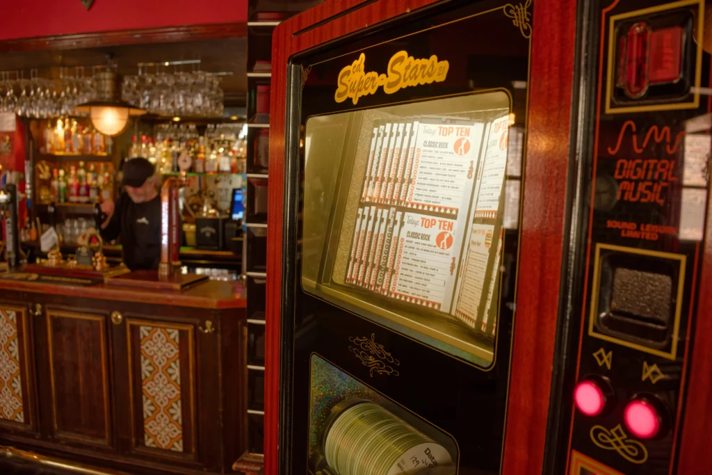 Eagle Bar 006